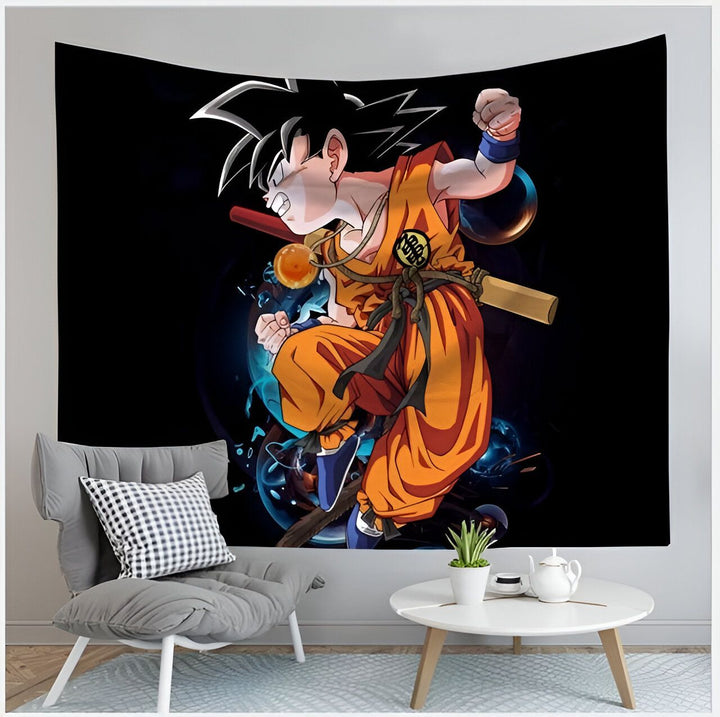 Une tapisserie murale de Son Goku, un personnage de la série animée Dragon Ball Z. Il est représenté en train de combattre, avec une boule d'énergie dans la main. La tapisserie est de couleur noire et orange.,TO-6620859798,TO-1616735287,TO-4297864258,TO-2562151151,TO-5931026436