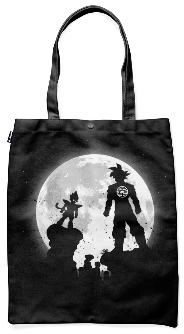 L'image représente un sac fourre-tout en toile de couleur noire avec une illustration de Son Goku et Vegeta, deux personnages de la série animée Dragon Ball Z. Les personnages sont représentés en silhouette noire sur un fond de pleine lune.,TO-7456893098