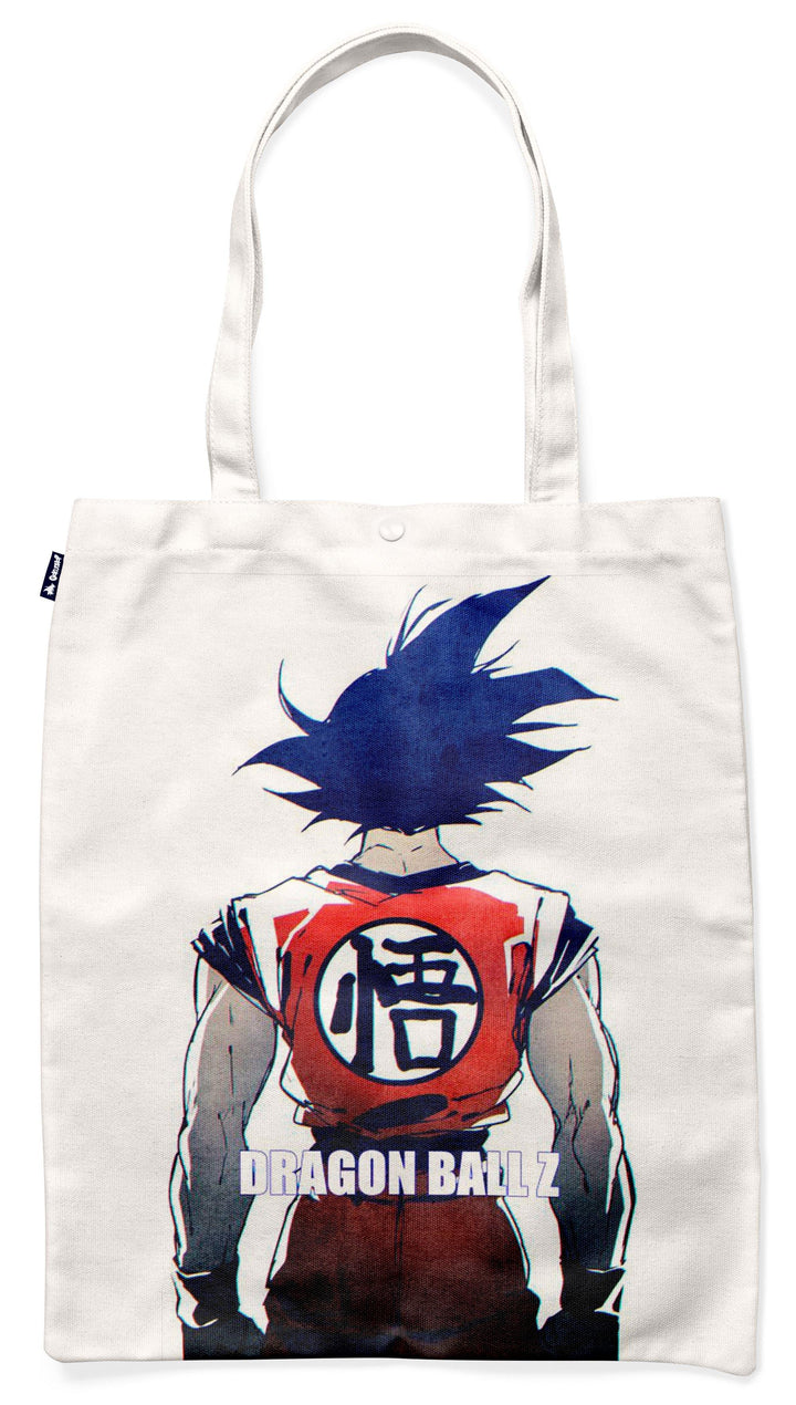 Un tote bag en toile de couleur blanche avec une illustration de Son Goku, un personnage de la série animée Dragon Ball Z. Son Goku est représenté de dos, avec ses cheveux bleus hérissés et sa tenue orange et bleue. Le logo de Dragon Ball Z est écrit en japonais rouge sur son dos.,TO-2958377229