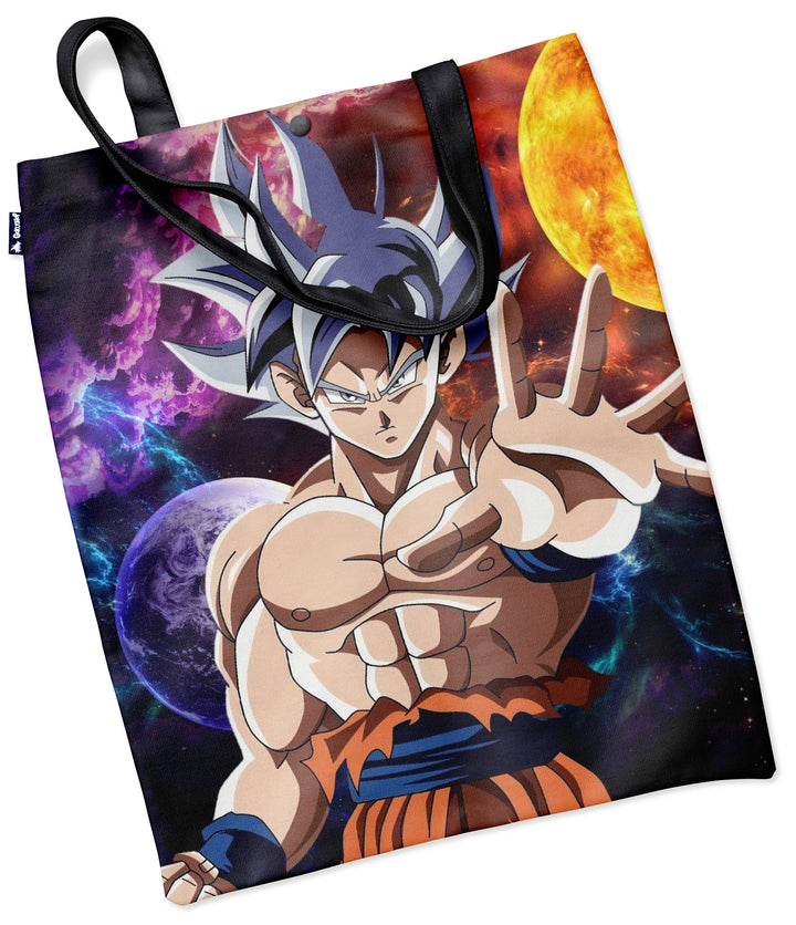 Le tote bag représente Son Goku, un personnage de la série animée Dragon Ball Z. Il est en train de se battre contre un adversaire et est entouré d'énergie.,TO-4495807404
