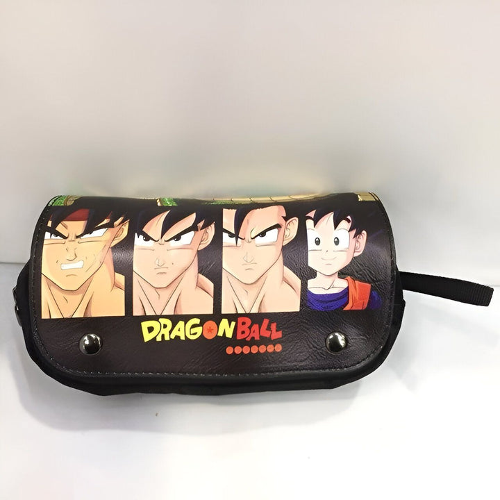 Une trousse d'écolier noire en simili cuir avec des personnages du dessin animé Dragon Ball Z.,TR-4801722733