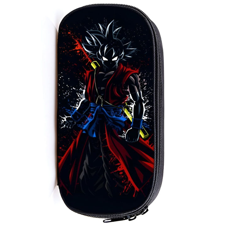 L'image représente une trousse noire avec une image de Son Goku, un personnage de la série animée Dragon Ball Z. Son Goku est représenté avec une aura rouge et noire et porte une épée. La trousse est ouverte et on peut voir qu'il y a des crayons et d'autres fournitures scolaires à l'intérieur.,TR-6146253588