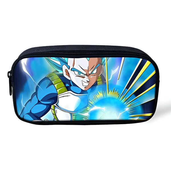 Une trousse d'écolier à l'effigie de Vegeta, un personnage du dessin animé Dragon Ball Z. Vegeta est un Saiyan, une race extraterrestre guerrière. Il est le prince de la planète Vegeta, qui a été détruite par le tyran Freezer. Vegeta est un personnage complexe et intéressant. Il est à la fois arrogant et fier, mais il est aussi capable de compassion et de loyauté. Il est un personnage important de la série Dragon Ball Z, et il est apprécié par les fans du monde entier.,TR-2087362424