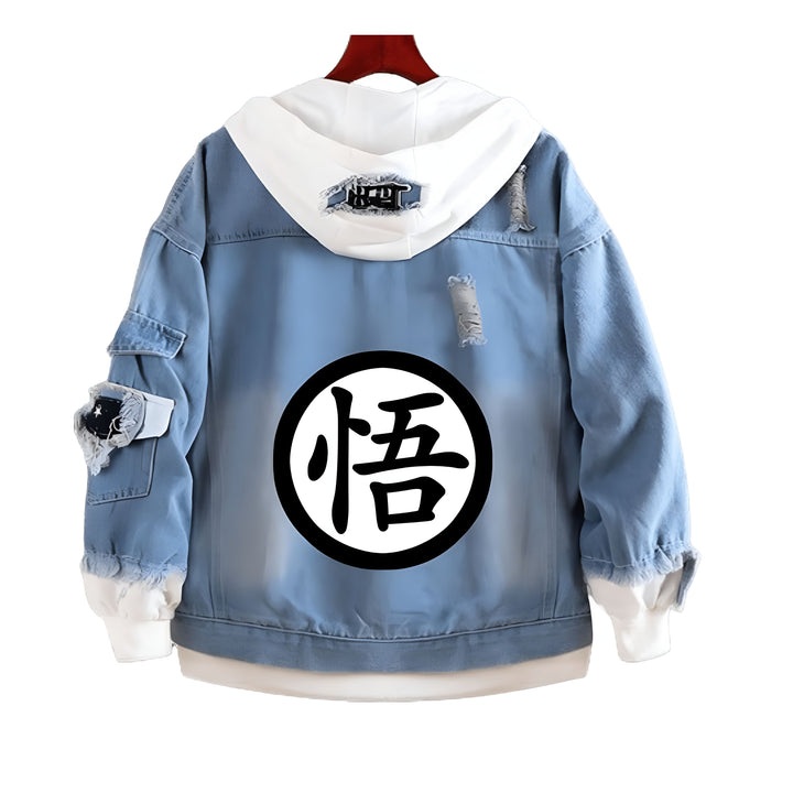 Une veste en jean bleue avec une capuche blanche. Il y a un symbole noir et blanc de Dragon Ball Z dans le dos.,VE-5415509739,VE-7768499409,VE-1850599157,VE-7095898758,VE-2256176045,VE-7279882757,VE-5735265180,VE-3140792549