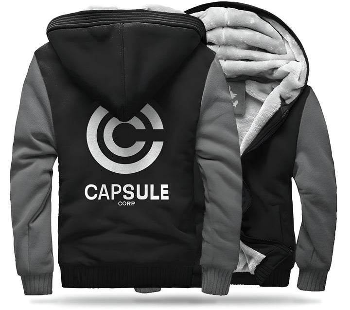 Une veste noire à capuche avec le logo Capsule Corp.,VE-242958557X,VE-2858004846,VE-9271821513,VE-0828760993,VE-1857571754,VE-3249154598,VE-0734531141