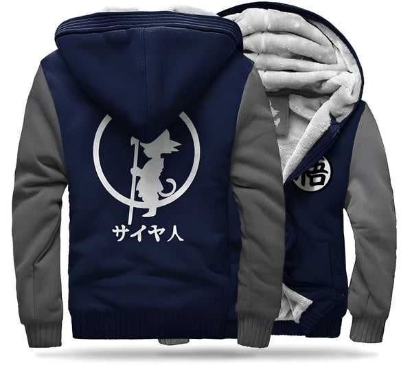 Une veste bleue à capuche avec le symbole de Tortue Géniale dans le dos. Il y a aussi un texte en japonais qui signifie "Saiya-jin".,VE-6289888684,VE-4309916910,VE-784597465X,VE-3536997252,VE-3469965307,VE-7594147677,VE-7922050577,VE-1778755968