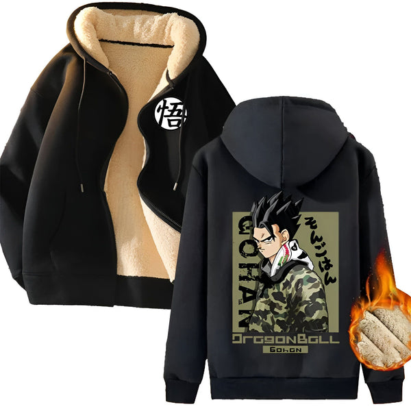 Une veste noire à capuche avec une doublure en fourrure blanche. Il y a une image d'un personnage de dessin animé sur le devant de la veste. Le personnage est un jeune homme avec des cheveux noirs et des yeux bleus. Il porte une veste verte et un pantalon orange. Il y a un logo sur la manche de la veste qui dit "Dragon Ball".,VE-6608167687,VE-4117440985,VE-5443653458,VE-9497719698,VE-7614990633,VE-5300503266,VE-8211467267